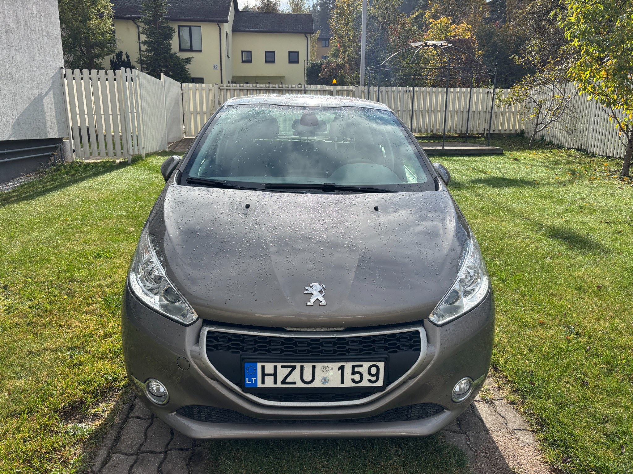 Peugeot 208 2012-12-17